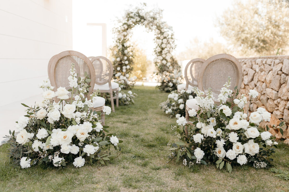 Traubogen für eine Hochzeit in einer modernen Villa in Istrien, Kroatien