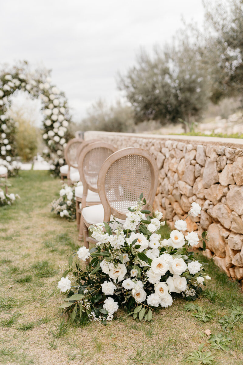 Hochzeitszeremonie in Kroatien im Garten